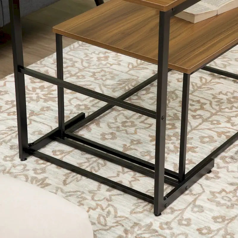 Table basse industrielle avec cadre en métal et patins réglables